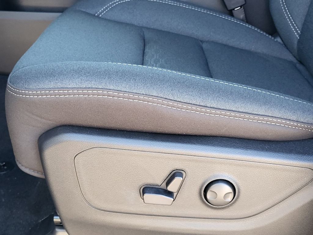 Thumbnail: 2026 RAM 1500 - 16