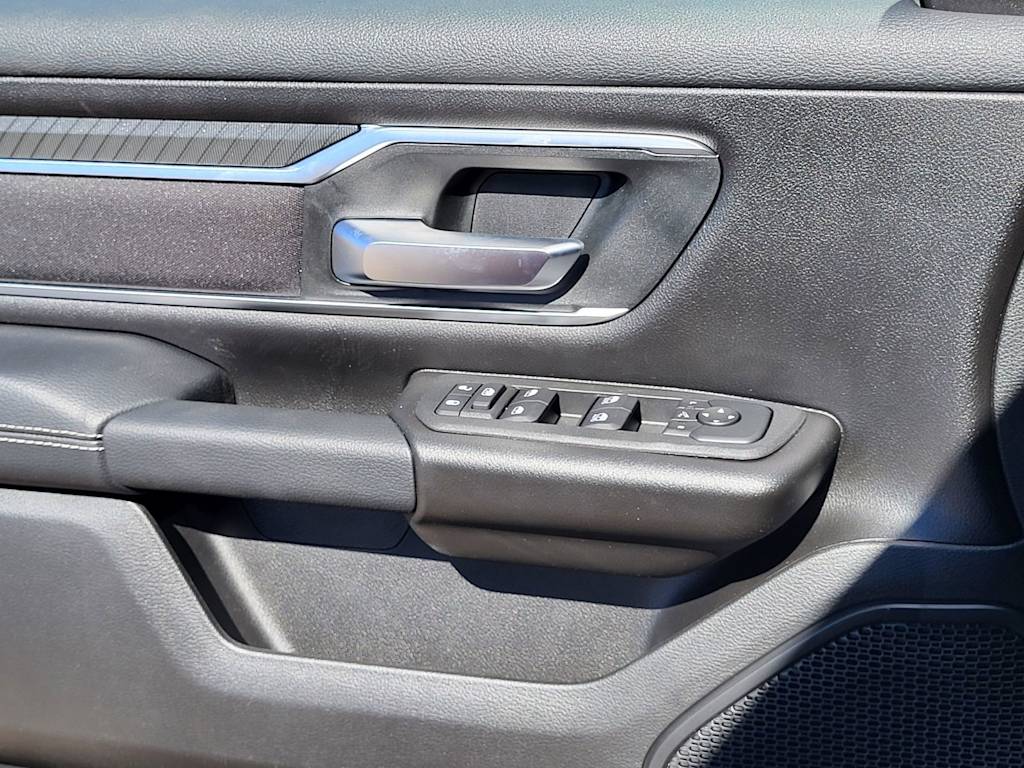 Thumbnail: 2026 RAM 1500 - 17