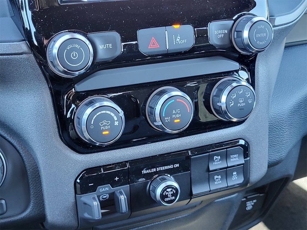 Thumbnail: 2026 RAM 1500 - 18