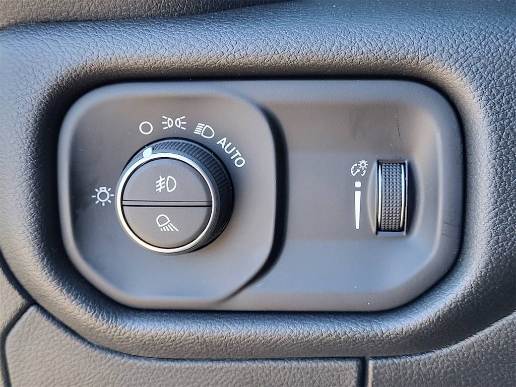 Thumbnail: 2026 RAM 1500 - 20