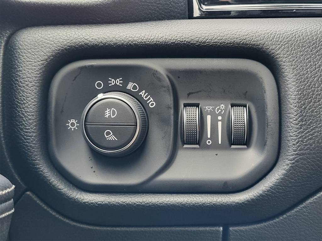 Thumbnail: 2026 RAM 1500 - 19