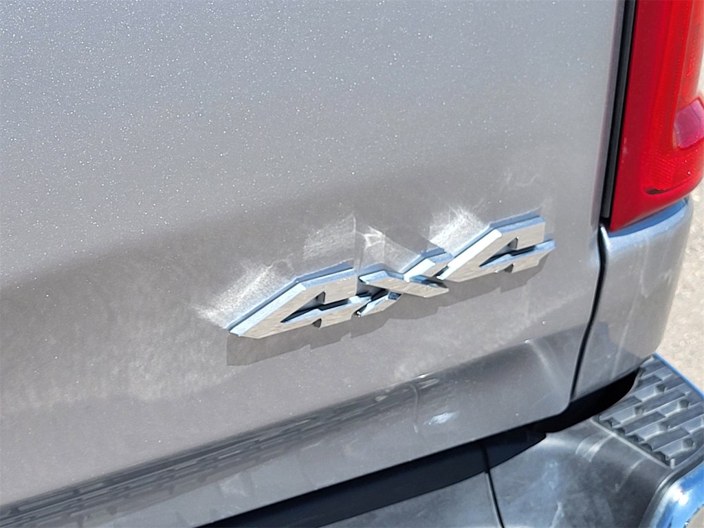 Thumbnail: 2025 RAM 1500 - 18