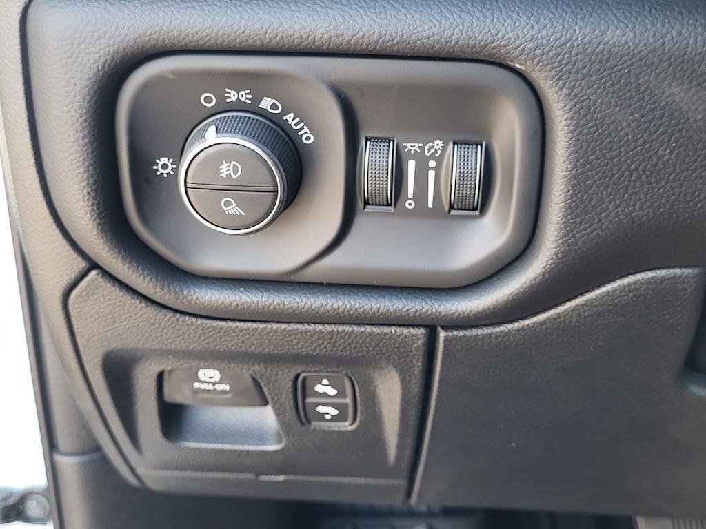 Thumbnail: 2026 RAM 1500 - 20