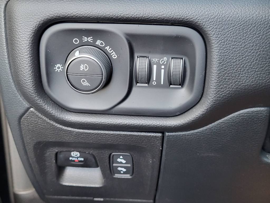 Thumbnail: 2025 RAM 1500 - 24