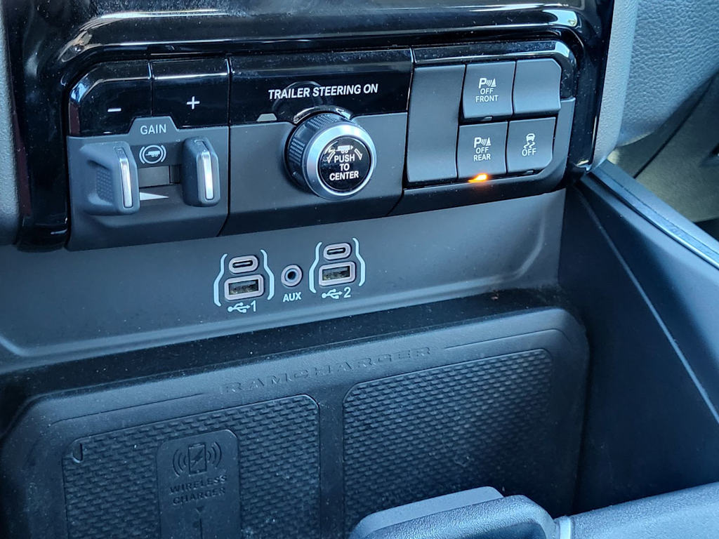 Thumbnail: 2025 RAM 1500 - 32