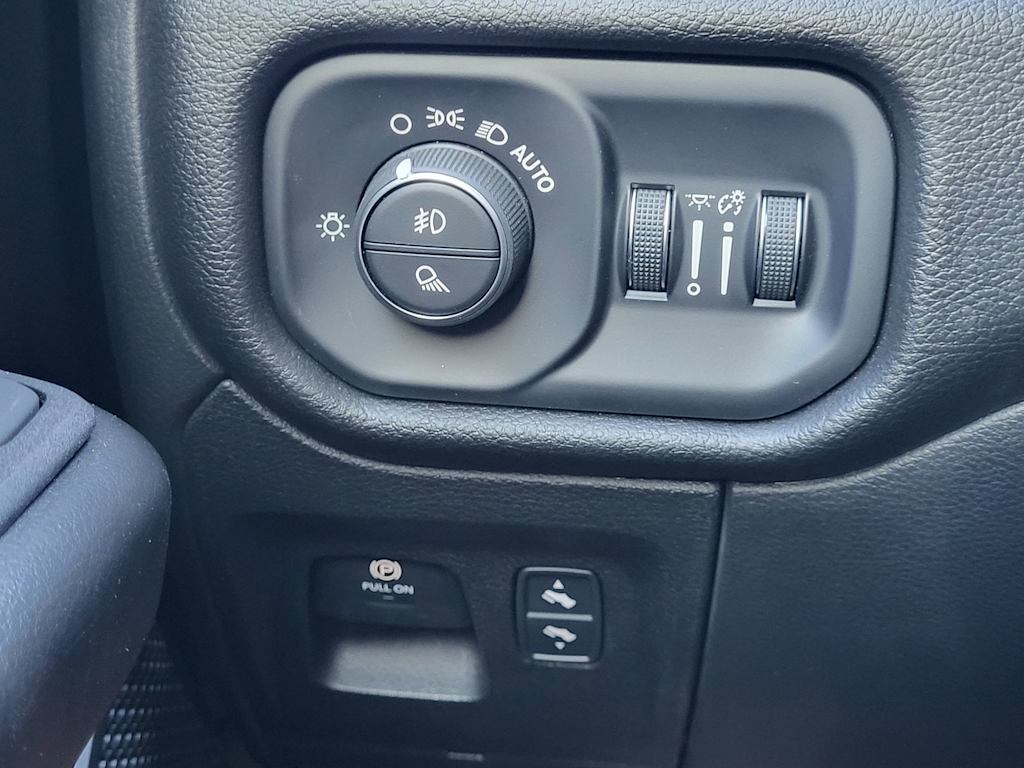 Thumbnail: 2025 RAM 1500 - 25