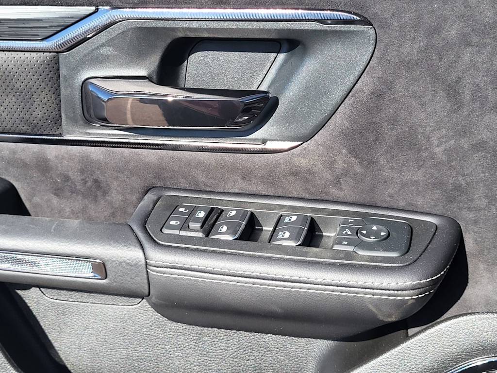Thumbnail: 2026 RAM 1500 - 17