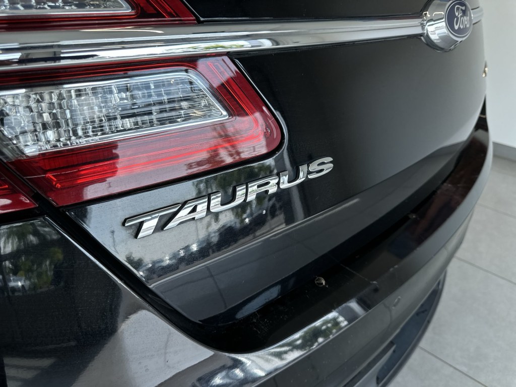 2018 Ford Taurus Limited Edition 27