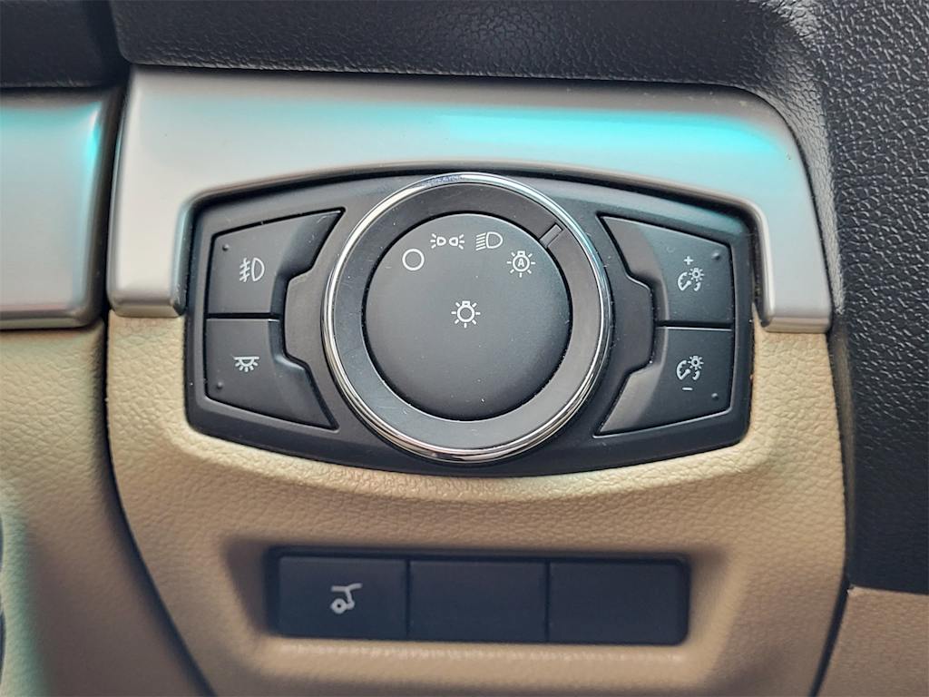 Thumbnail: 2016 Ford Explorer - 24