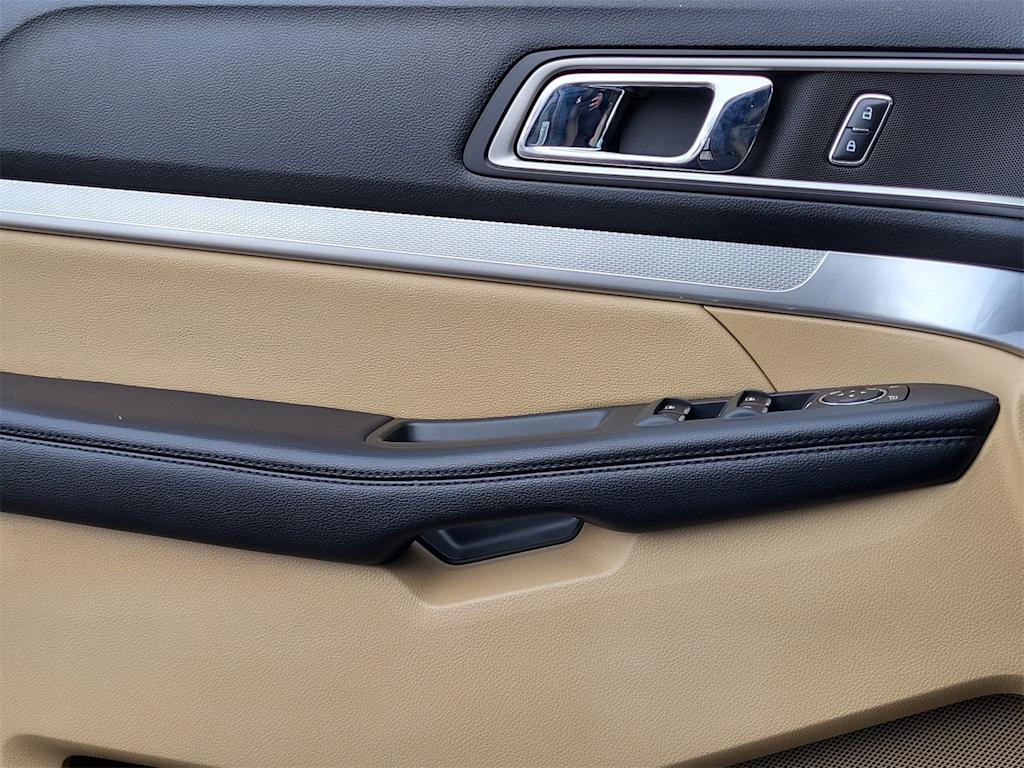 Thumbnail: 2016 Ford Explorer - 25