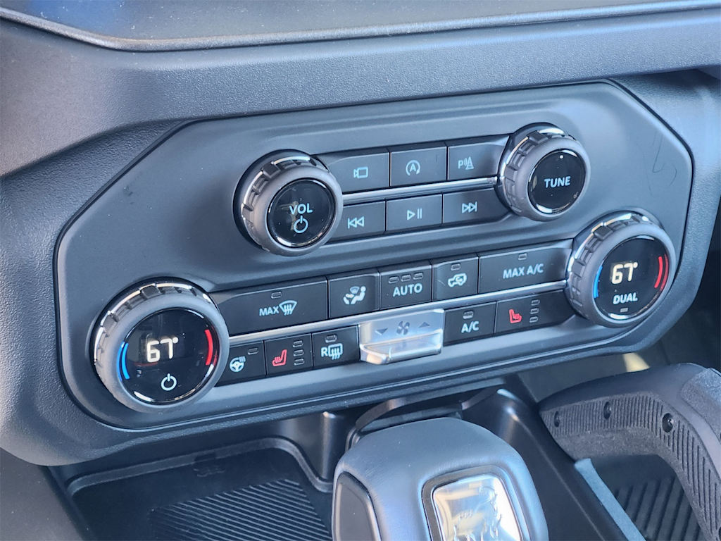 Thumbnail: 2025 Ford Bronco - 23