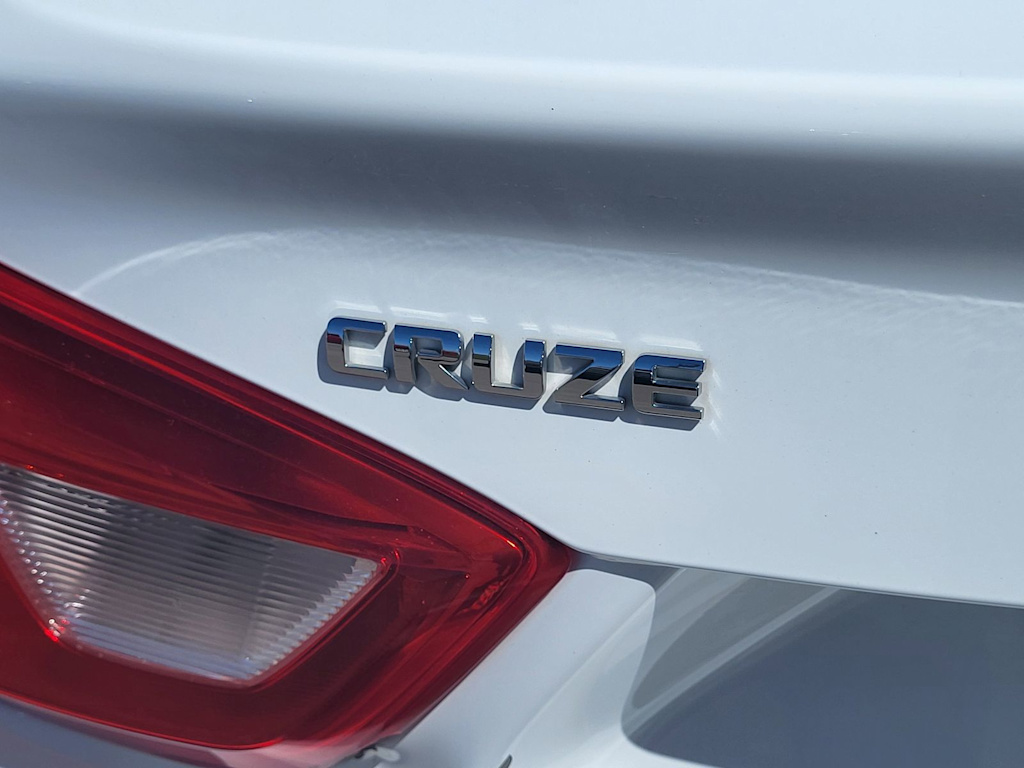Thumbnail: 2017 Chevrolet Cruze - 5