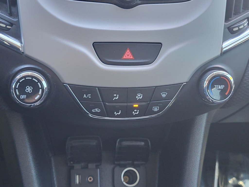 Thumbnail: 2017 Chevrolet Cruze - 26