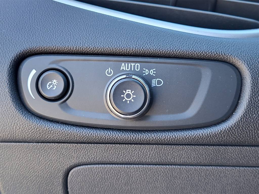 Thumbnail: 2023 Chevrolet Malibu - 24