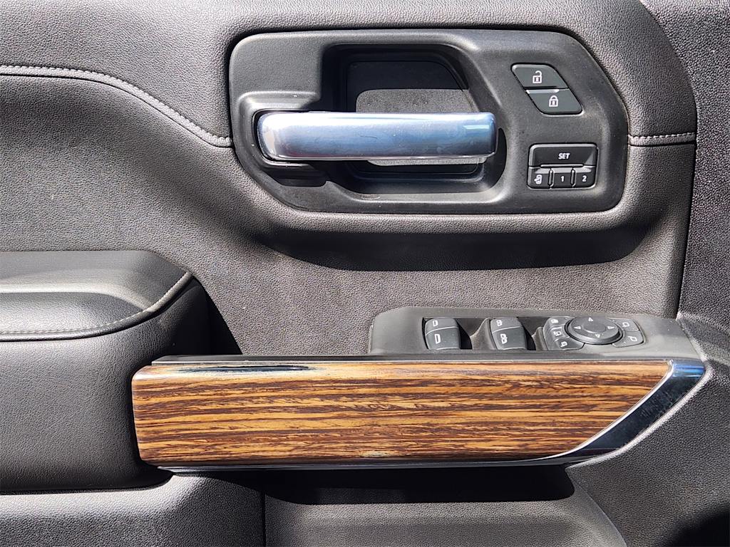 Thumbnail: 2021 Chevrolet Silverado 3500 - 26