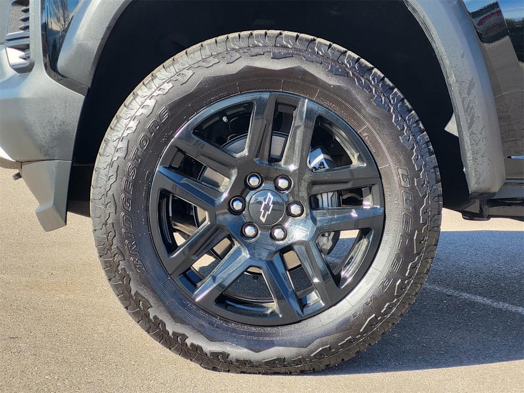 Thumbnail: 2025 Chevrolet Colorado - 21