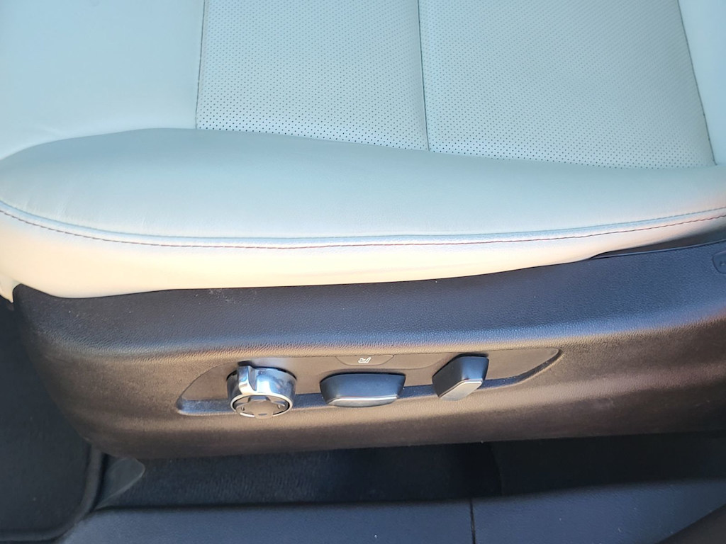 Thumbnail: 2021 Cadillac XT4 - 23