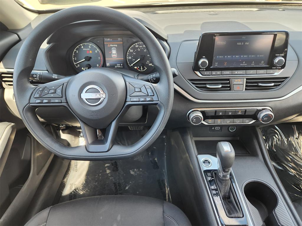 Thumbnail: 2024 Nissan Altima - 10