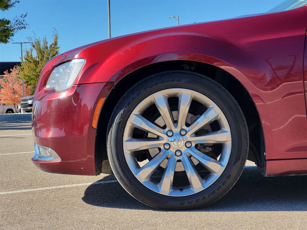 Thumbnail: 2019 Chrysler 300 - 8