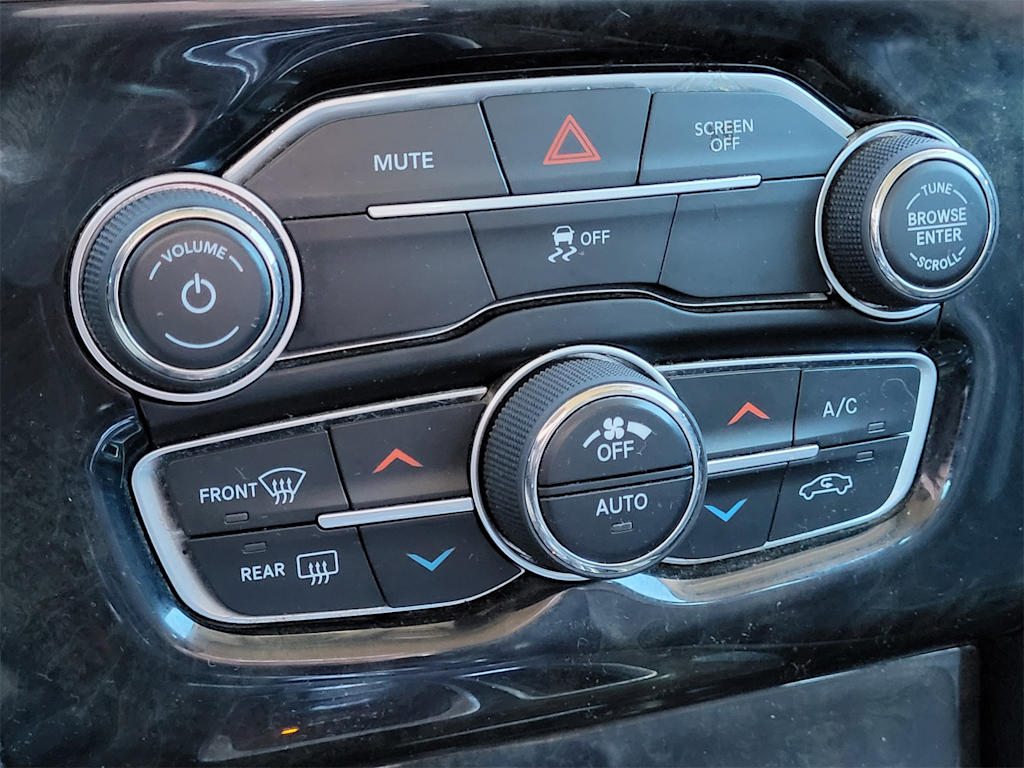 Thumbnail: 2019 Chrysler 300 - 24