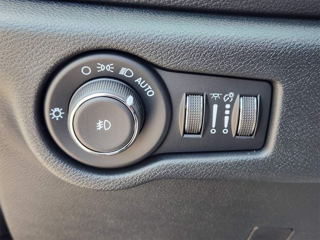 Thumbnail: 2025 Chrysler Pacifica - 23