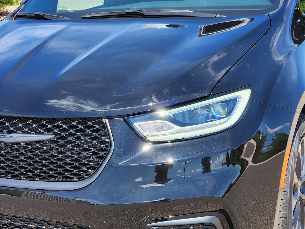 Thumbnail: 2025 Chrysler Pacifica - 18