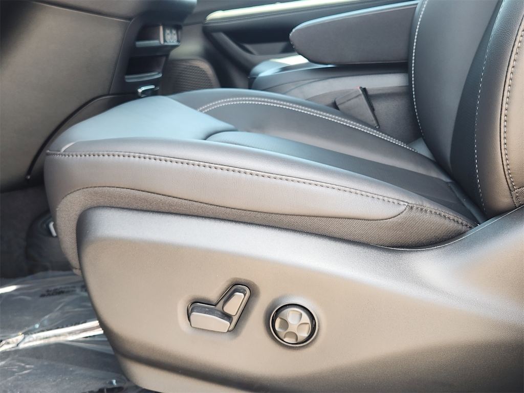 Thumbnail: 2025 Chrysler Pacifica - 25