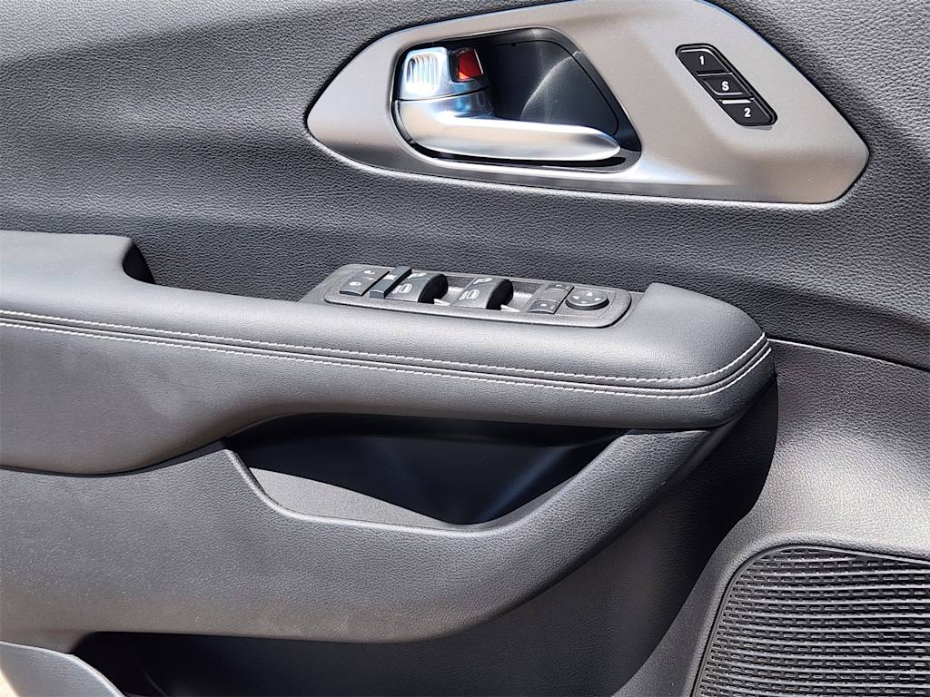 Thumbnail: 2025 Chrysler Pacifica - 24