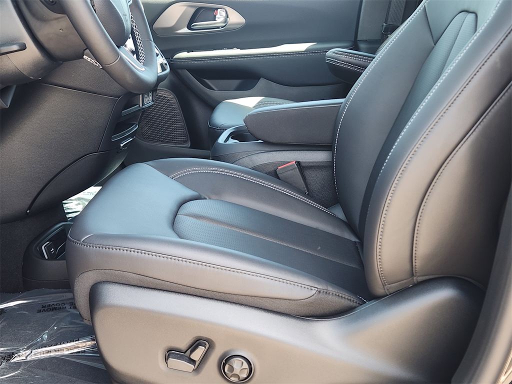 Thumbnail: 2025 Chrysler Pacifica - 20