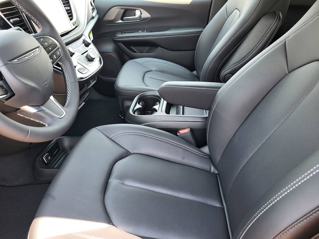 Thumbnail: 2027 Chrysler Pacifica - 9