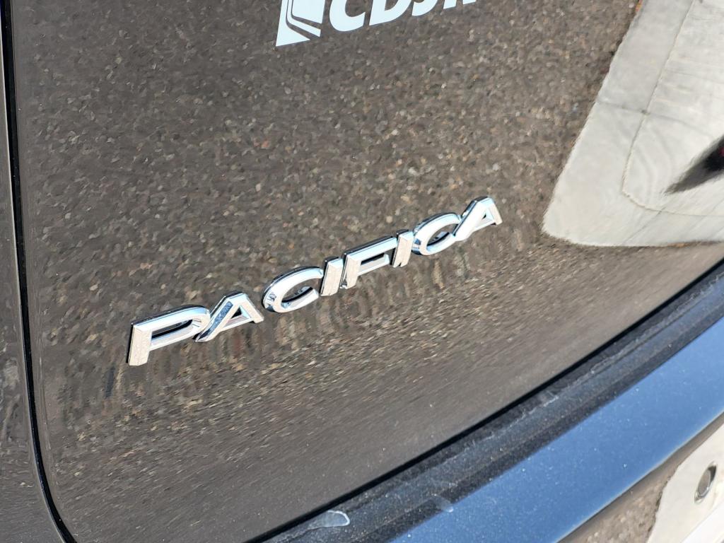 Thumbnail: 2027 Chrysler Pacifica - 5