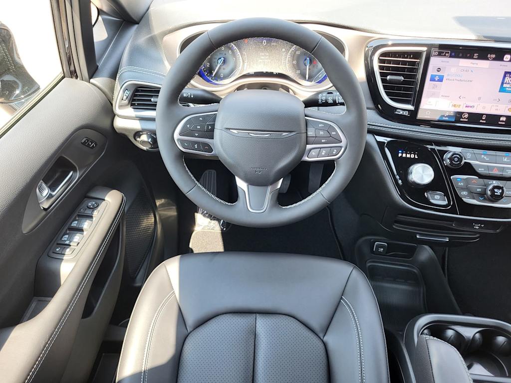 Thumbnail: 2027 Chrysler Pacifica - 2
