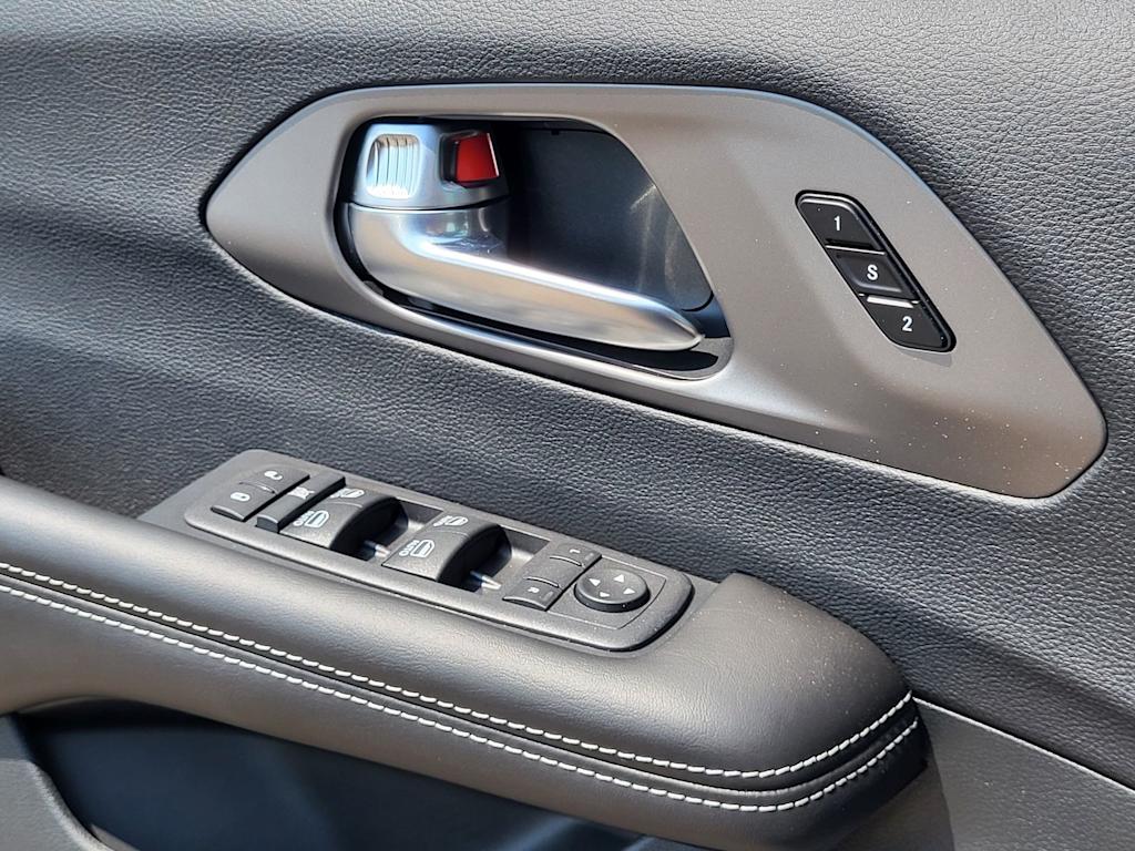 Thumbnail: 2027 Chrysler Pacifica - 18
