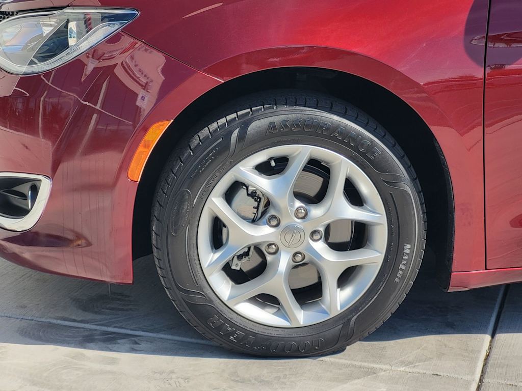 Thumbnail: 2020 Chrysler Pacifica - 6
