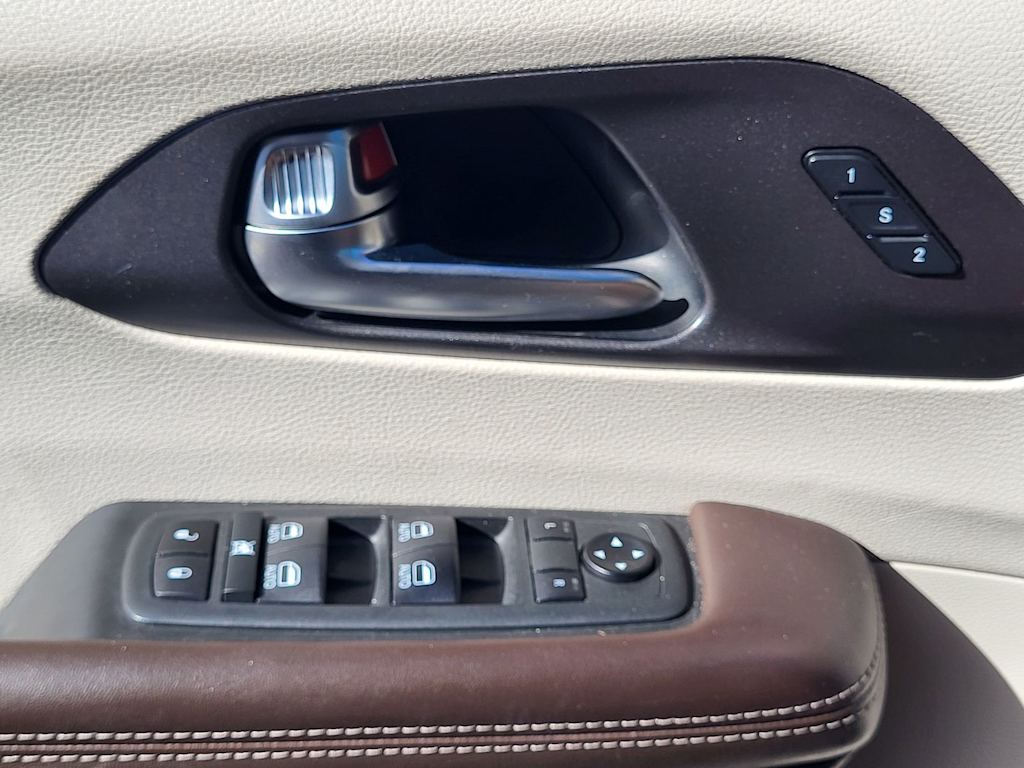 Thumbnail: 2020 Chrysler Pacifica - 20