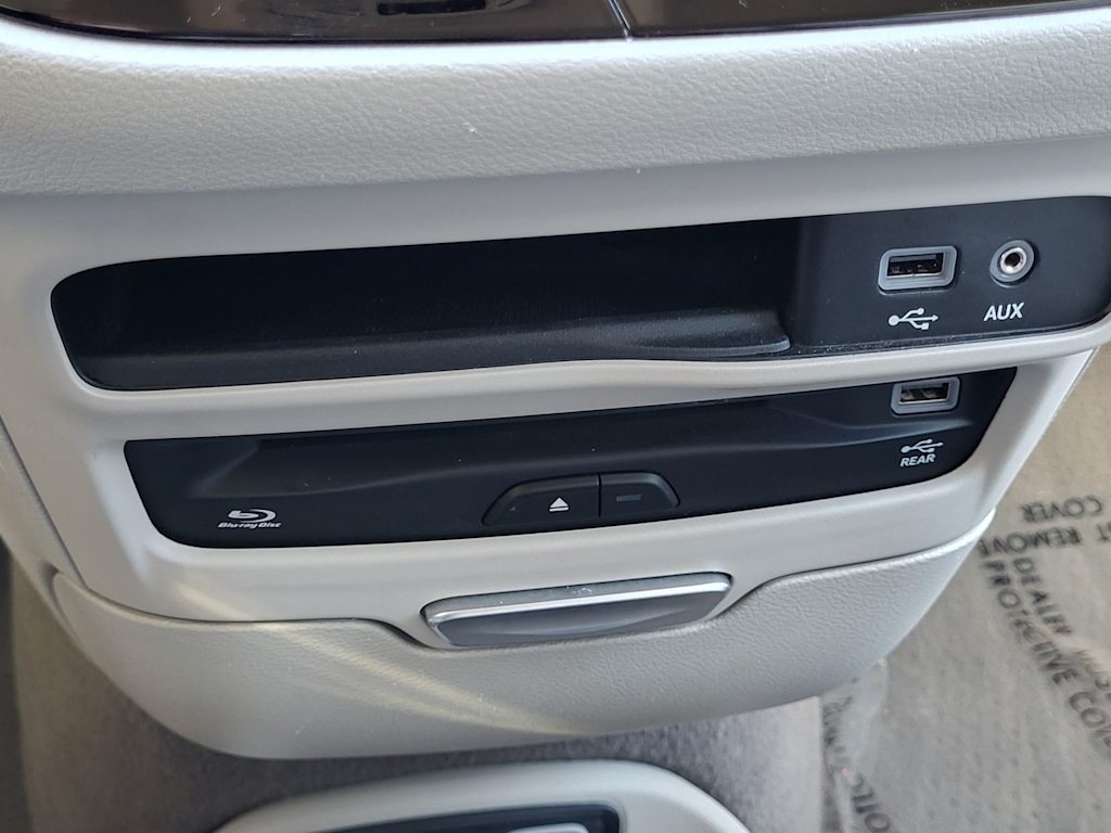 Thumbnail: 2020 Chrysler Pacifica - 25