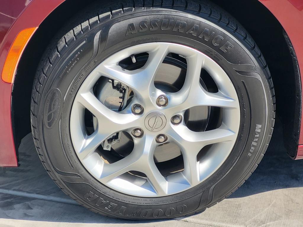 Thumbnail: 2020 Chrysler Pacifica - 17