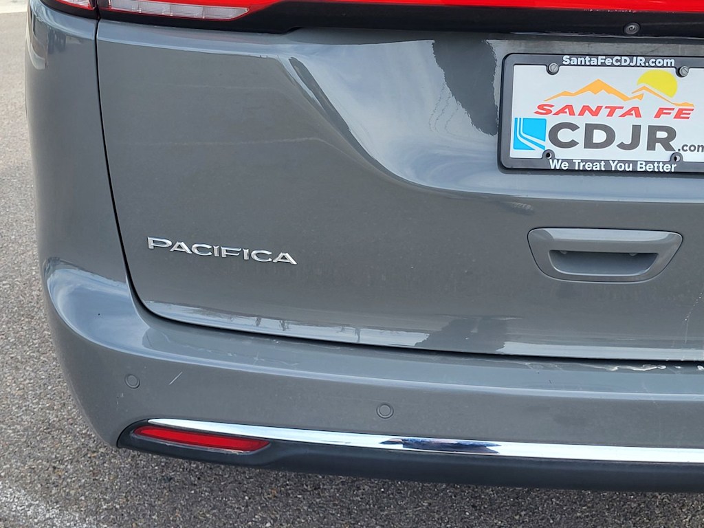 Thumbnail: 2021 Chrysler Pacifica - 6