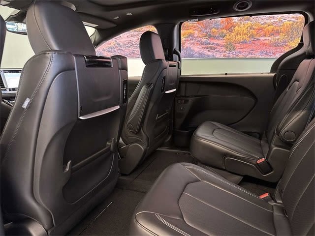 Thumbnail: 2025 Chrysler Pacifica - 12