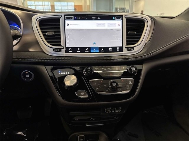 Thumbnail: 2025 Chrysler Pacifica - 13