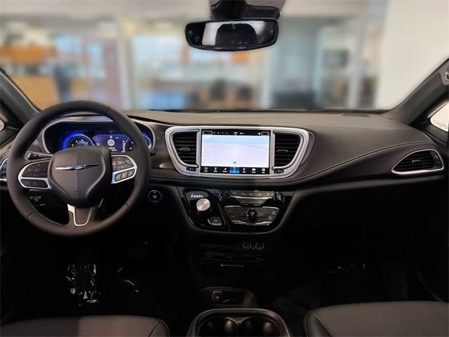 Thumbnail: 2025 Chrysler Pacifica - 2