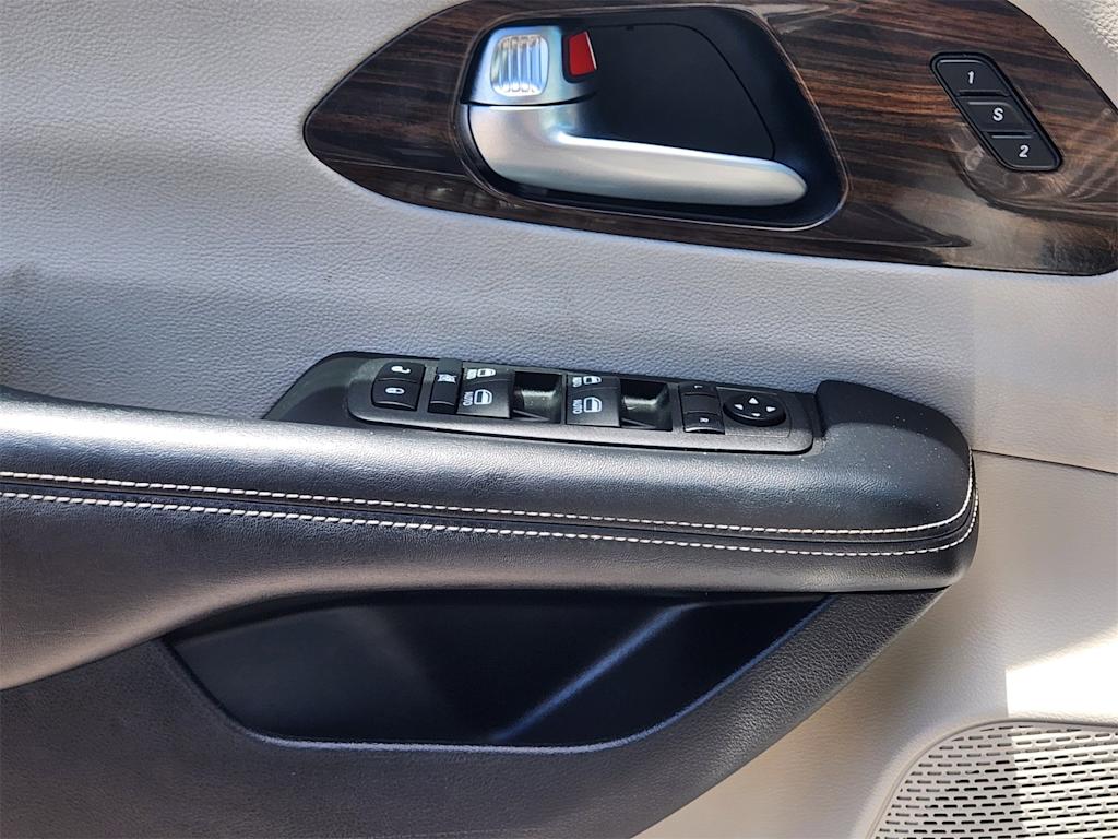 Thumbnail: 2021 Chrysler Pacifica - 25