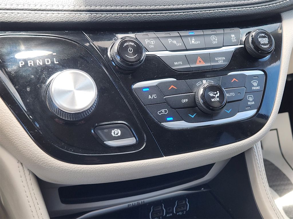 Thumbnail: 2021 Chrysler Pacifica - 22
