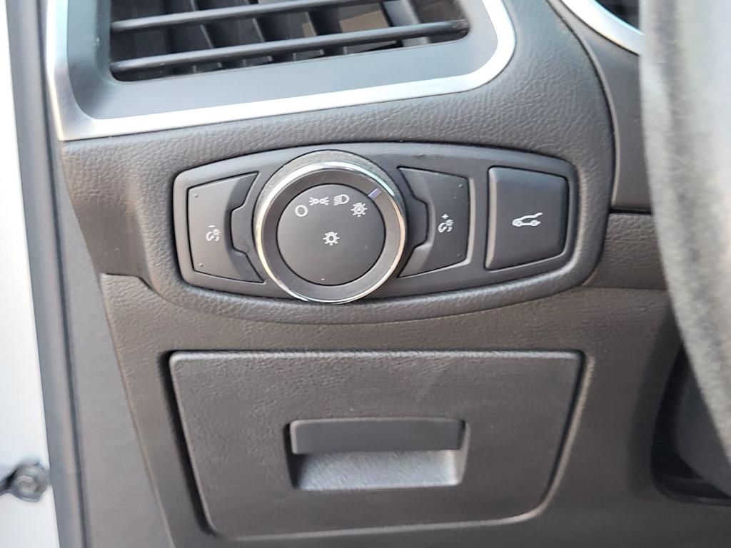 Thumbnail: 2016 Ford Edge - 24