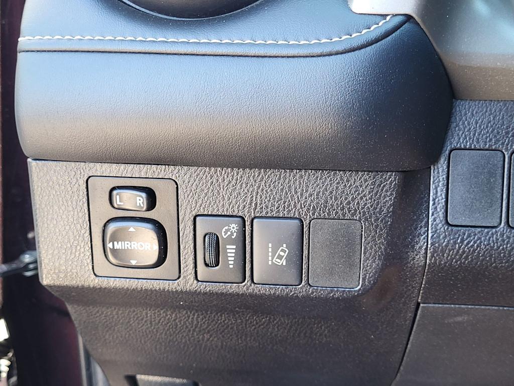 Thumbnail: 2018 Toyota RAV4 - 25