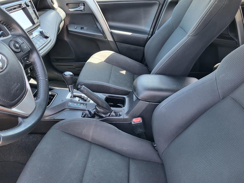 Thumbnail: 2018 Toyota RAV4 - 10