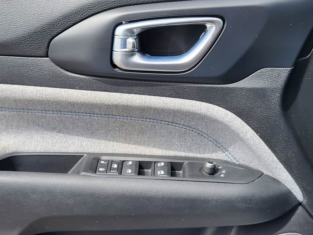 Thumbnail: 2022 Jeep Compass - 25