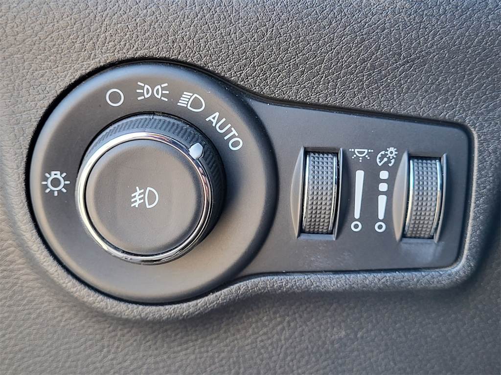 Thumbnail: 2023 Jeep Compass - 25