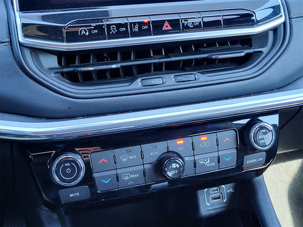 Thumbnail: 2023 Jeep Compass - 24