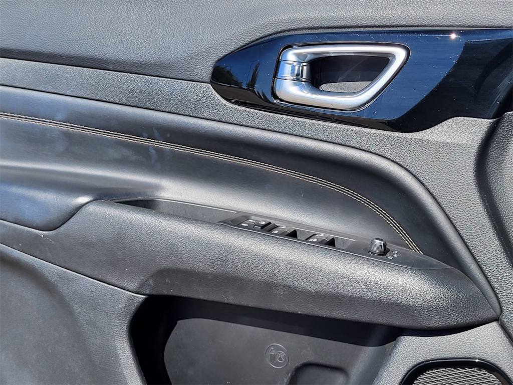 Thumbnail: 2023 Jeep Compass - 26